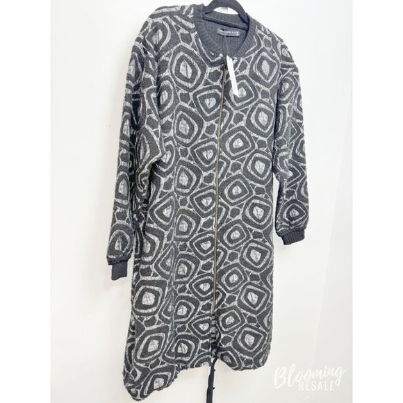 Gershon Bram Oversized Zip Front Textured Abstract Design Mid-Length Coat - Picture 3 of 8